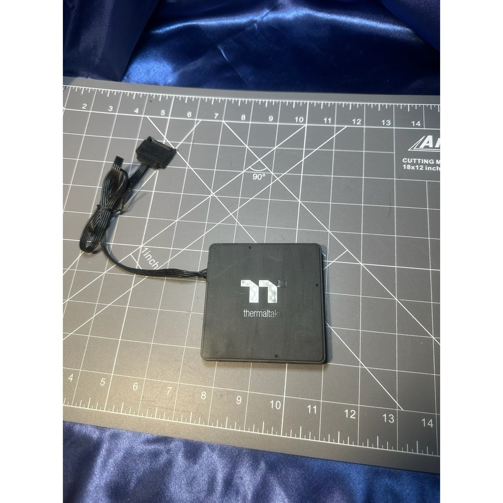 Thermaltake TT Sync Controller Premium 9-Port RGB Hub CL-O015-PL00BL-A Untested